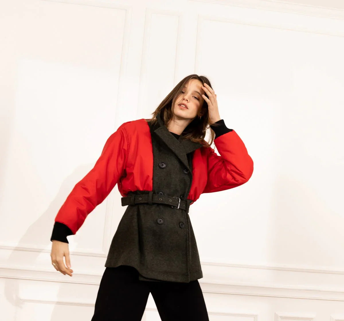 Découvrez la veste doudoune femme SLYDOXA, un incontournable alliant élégance et confort. En laine et parka de haute qualité, cette doudoune vous offre une isolation optimale pour affronter les frimas de l’hiver tout en garantissant un style chic et contemporain. Fabriquée en France, elle met en avant notre savoir-faire français et l'utilisation de matières nobles. Parfaite pour toutes les occasions, cette doudoune manteau est conçue pour vous garder bien au chaud tout en ajoutant une touche sophistiquée