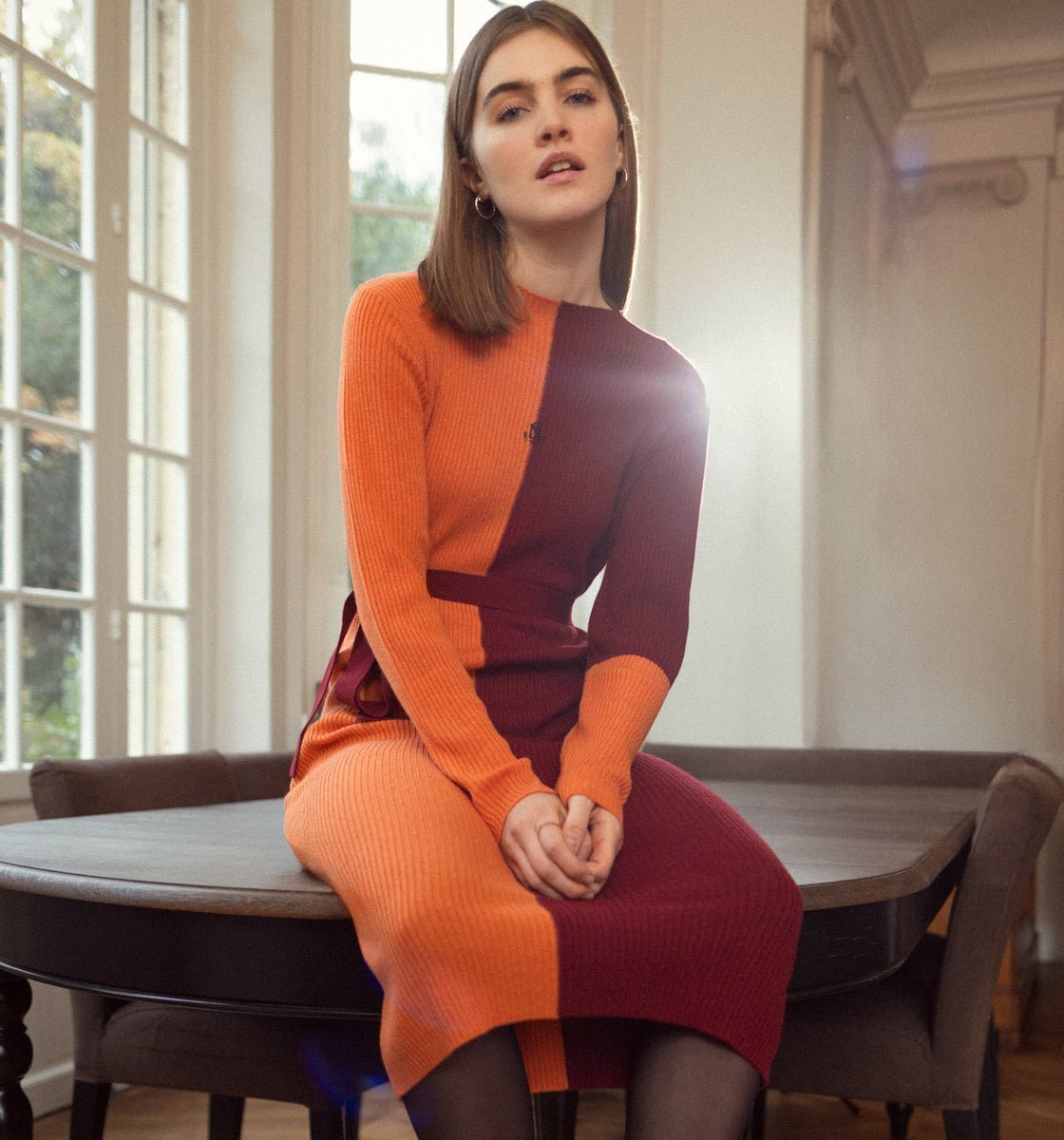 Découvrez notre robe pull femme en laine et cachemire, l'incarnation parfaite du confort et du style. Confectionnée avec des matériaux de haute qualité, cette robe douce et chaude est idéale pour les journées fraîches. Son design moderne et élégant en fait une pièce incontournable, parfaite pour un look décontracté ou habillé. Adoptez l'élégance intemporelle avec notre robe pull, reflet du savoir-faire français. Transformez votre garde-robe avec ce vêtement chic qui allie confort et sophistication.