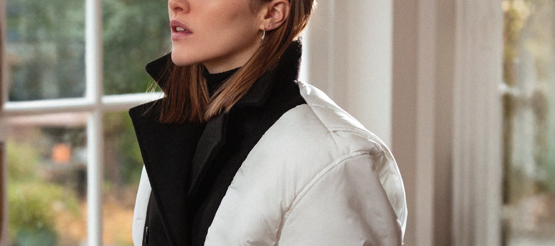 Découvrez la veste doudoune femme SLYDOXA, un incontournable alliant élégance et confort. En laine et nylon de haute qualité, cette doudoune vous offre une isolation optimale pour affronter les frimas de l’hiver tout en garantissant un style chic et contemporain. Fabriquée en France, elle met en avant notre savoir-faire français et l'utilisation de matières nobles. Parfaite pour toutes les occasions, cette doudoune manteau est conçue pour vous garder bien au chaud tout en ajoutant une touche sophistiquée